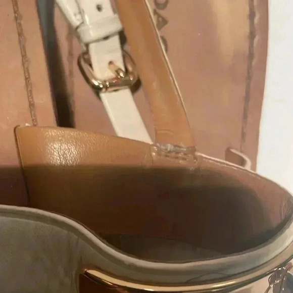 Coach "Cassidy"  cream and gold metal buckle thong flat sandals 8 - Picture 4 of 4